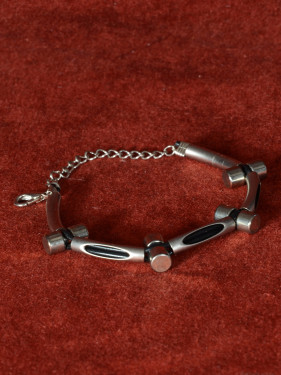 Edelstalen armband met zwarte accenten