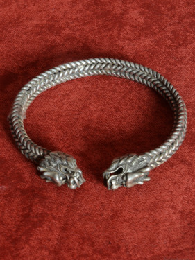 Traditionele armband dragon
