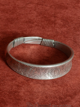 Witte Metalen Tribale Armband