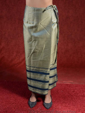 Traditionele Thaise satijnen omslagrok met gouddraad. Azuurblauw