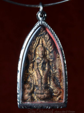 Oud Boeddha amulet voor die op woensdag middag geboren is.