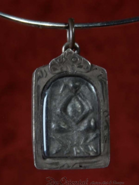 Phra Pidta amulet Boeddha met de gesloten ogen