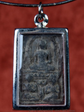 Phra Mook Kalla amulet met Boeddha