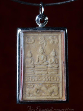 Phra Sing Pon Yue Kaw amulet met Boeddha