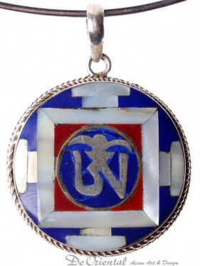 Hanger Om omringt door een Mandala. Zilver ingelegd
