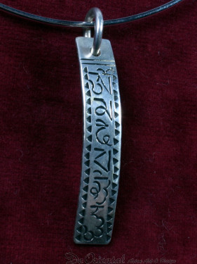 Hanger Om mani padme hum.