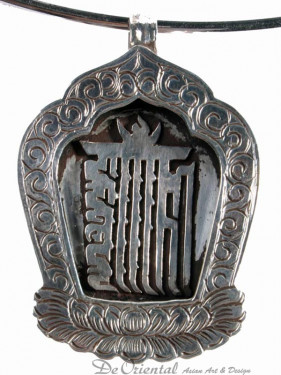 Doosje met Om mani padme hum geschikt als hanger of amulethouder