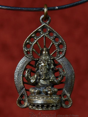 Zeldzame bronzen hanger van vier armige Ganesha