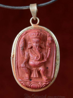 Hanger van Ganesha rood speksteen