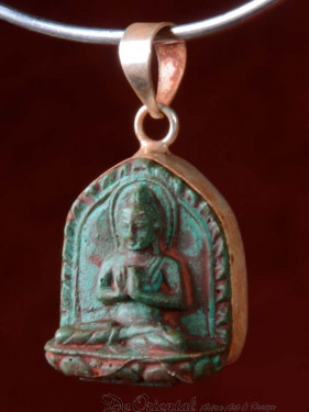 Hanger van Boeddha in Dharmachakra mudra groen speksteen