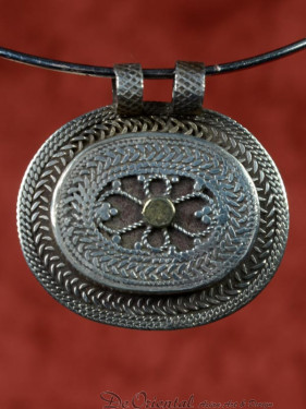 Rijkelijk bewerkte hanger uit Afghanistan