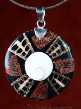 Handgemaakt sieraad van schelp en koraal 41mm