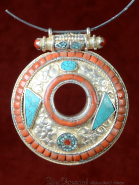 Handgemaakte hanger met turkoois en bamboekoraal