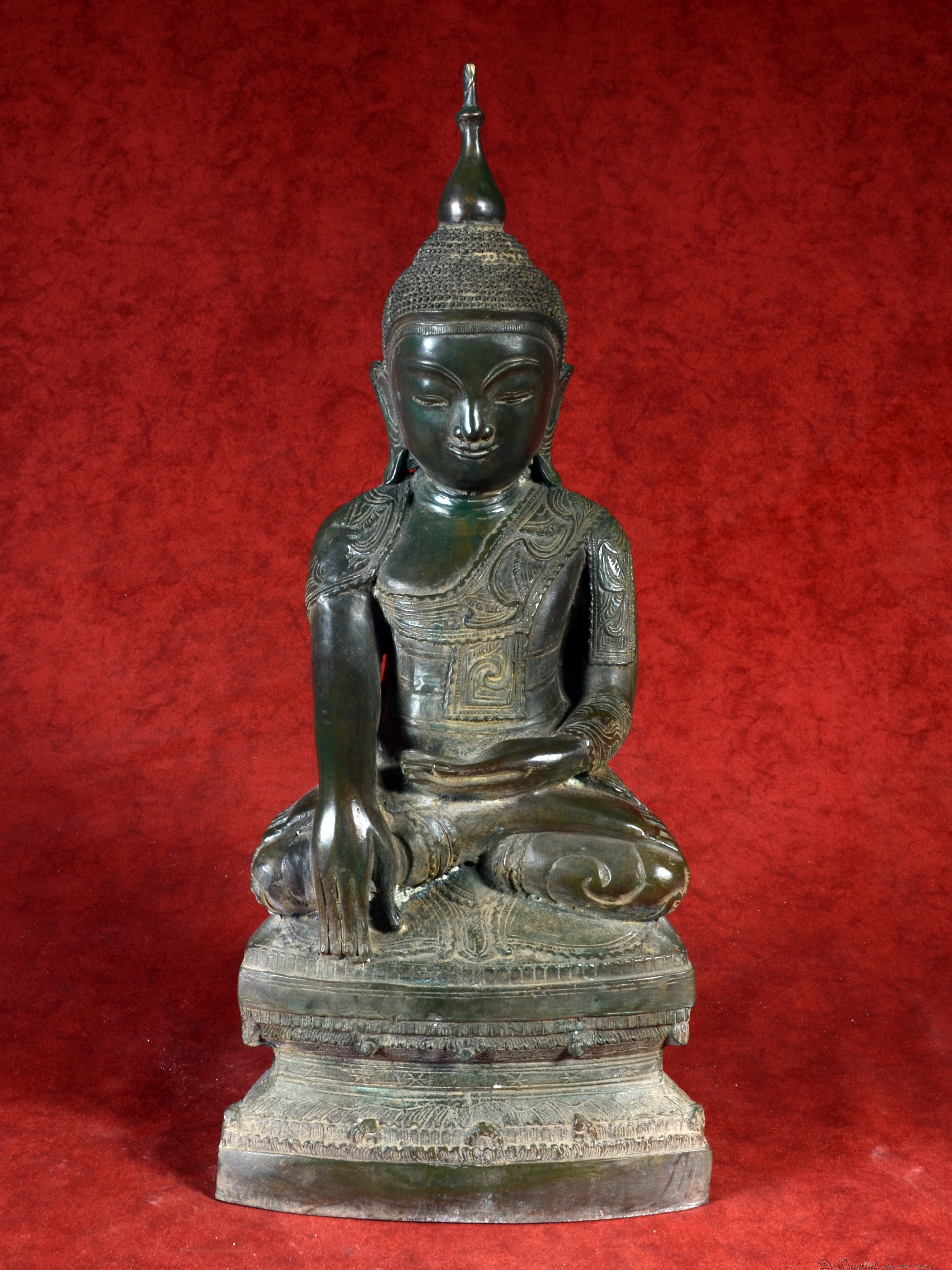 Gewend tweede gek geworden Exclusief groot beeld van een Shan Boeddha in Bhumiparsa mudra | De Oriental
