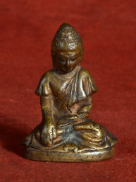 Bronzen Birmese Boeddha in Bhumisparsha Mudra