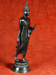 Gautama Boeddha in wandelhouding (1966)