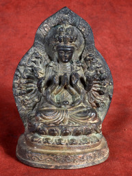 Antiek bronzen Avalokiteshvara beeld met duizend armen