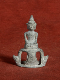 Klein spelter Antiek Boeddhabeeldje – Lanna naga-troon