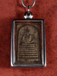 Phra Somdej Keschaiyo amulet met Boeddha