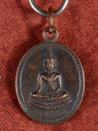 Phra Mahatidet amulet Wat Tang Krabue 1984