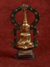 Phra Chiang Rung Boeddha onder Bodhiboom in brons