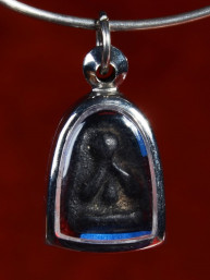 Phra Pidta - Boeddha met gesloten ogen amulet