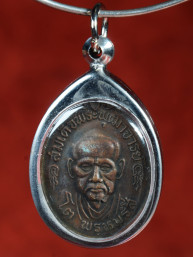 Amulet Luang Pho Parn met yantra achterzijde