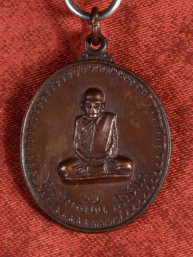 Ajarn Mun amulet – rian met bedelnap symbool, koper