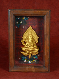 Gouden Ganesha in houten vitrine schilderijtje
