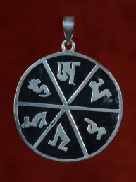 Om mani padme hum hanger in vorm van chakra