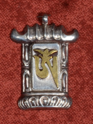 Zilveren Hanger met Tibetaans Gouden Mantrateken