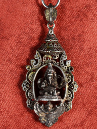 Antieke Thaise hanger, Ganesha en Garuda, bronzen filigraan