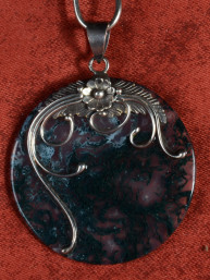 Hanger mosagaat rond met 925 zilver bloemdecoratie