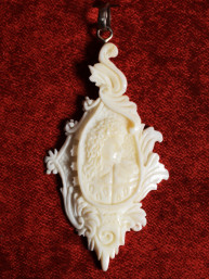 Mozart Hanger Gepolijst Been Handwerk Indonesië Zilveren Oog