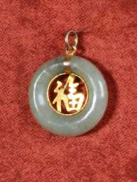 Jade hanger happiness, Fu (福)