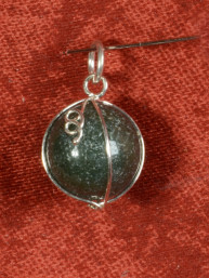 Jade Helende Steen als Hanger