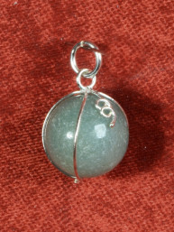 Jade Helende Steen als Hanger