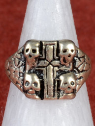 Biker Skull Ring met vier doodshoofden en een kruis