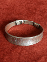 Witte Metalen Tribale Armband