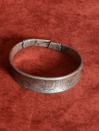 Witte Metalen Tribale Armband