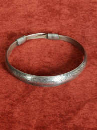 Witte Metalen Tribale Armband