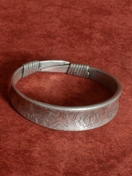 Witte Metalen Tribale Armband