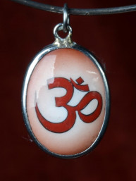 Medaillon met "Om"