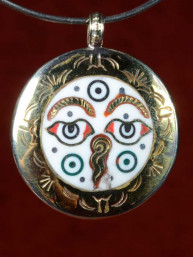 Hanger ogen van Boeddha en de twee gouden Vissen