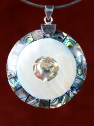 Handgemaakt sieraad van parelmoer en schelp 41mm