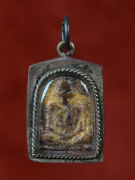 Zeldzaam amulet van Phra Luang Phor Tuad pim lek met gebed scroll