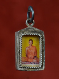 Amulet met afbeelding Phra Luang Phor Muy
