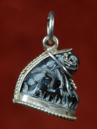 Authentieke Thaise Tijgertand Amulet in zilveren houder