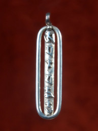 Lang ovaal met tekst Om mani padme hum