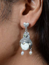 Balinese Eclips of maangezicht oorbellen met rozekwarts steentje